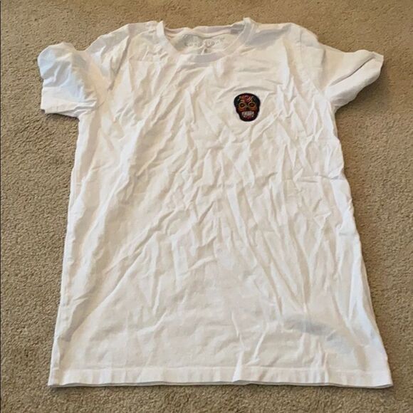 Suspicious size small white tee with skull patch - Picture 1 of 3